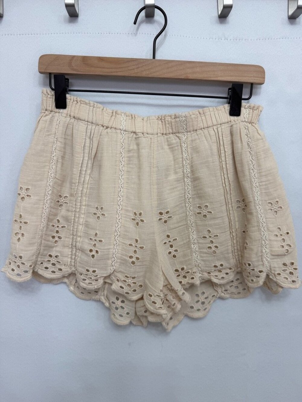 American Eagle Eyelet Lace Scalloped Cotton Shorts XS